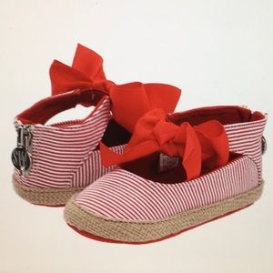 Stuart Weizmann Baby Shoes Sz 2